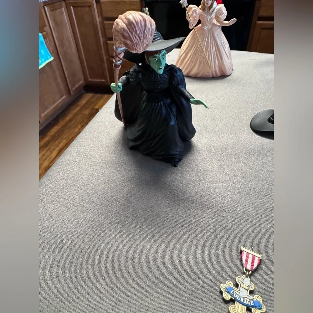 Wizard of Oz Ornaments - Picture 3 of 13